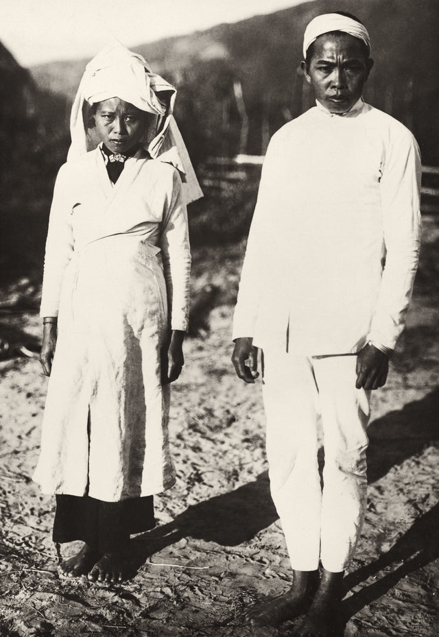 Black-and-white photo of a man and woman in white mourning garments, early 20th century, Northern Vietnam