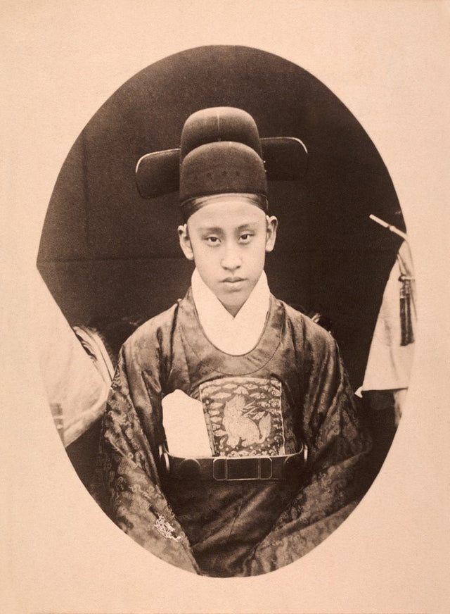 Sepia-toned oval portrait of Prince Yi Gang, son of Emperor Gojong of Korea, wearing ceremonial robes and a samo hat, photographed in the early 20th century.
